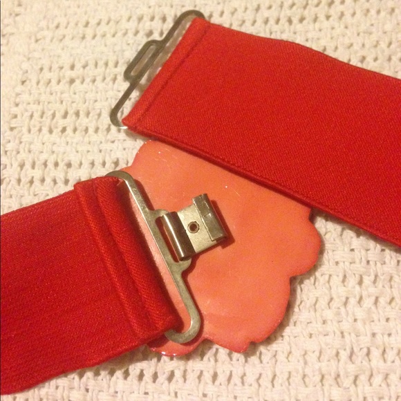 Vintage elastic flower belt - Picture 2 of 3